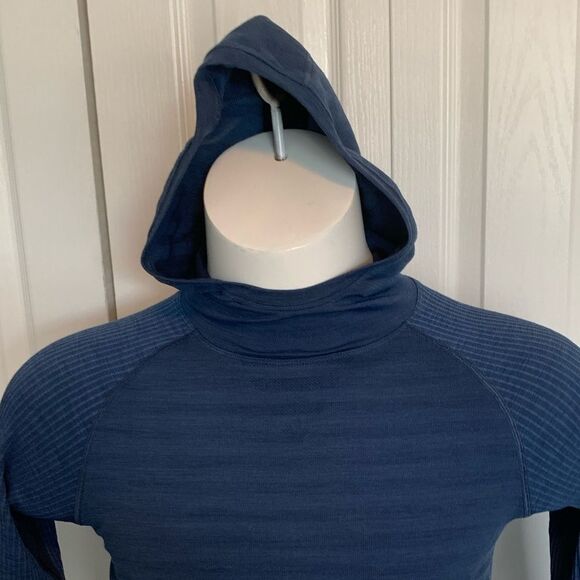 Lululemon Men's Navy Blue Sweater - Picture 5 of 8